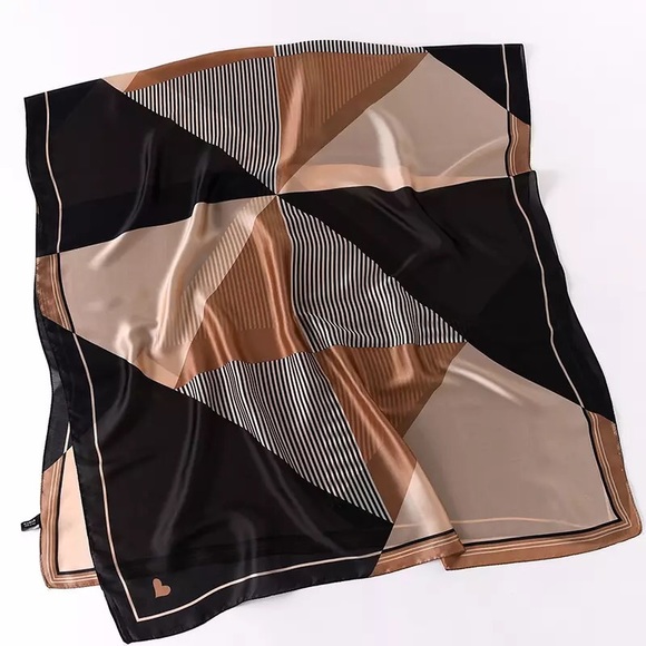NIB Signature Silk Print Brown and Cream Scarf - Picture 2 of 3
